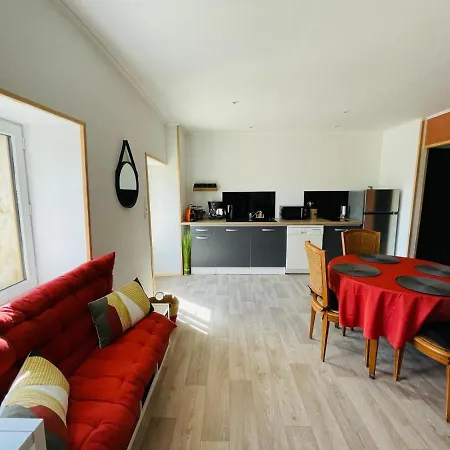 Les Hirondelles Apartment *