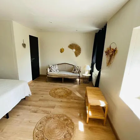 Les Hirondelles Apartment