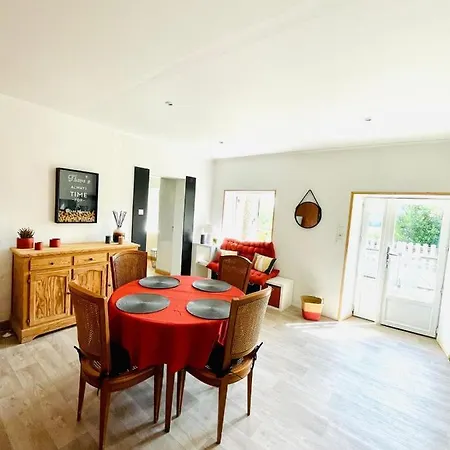 Les Hirondelles Apartment *