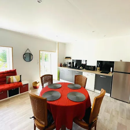 Les Hirondelles Apartment